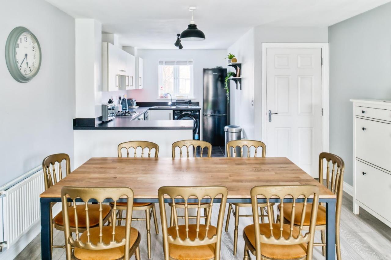 5 Bed House In Gloucester Hucclecote المظهر الخارجي الصورة